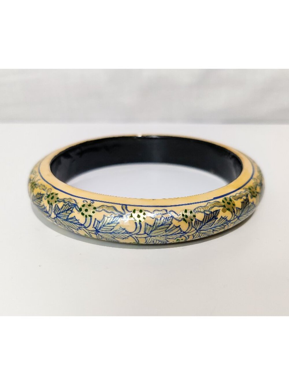 Vintage Kashmiri Cream Maple Leaf Lacquer Wood Bangle